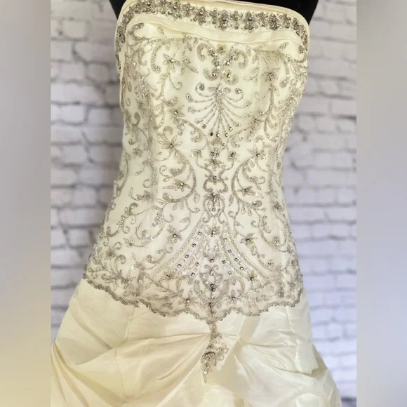 Allure Bridal Collection dress embellished wedding dress Silk Taffeta size 8-10 - Picture 3 of 4